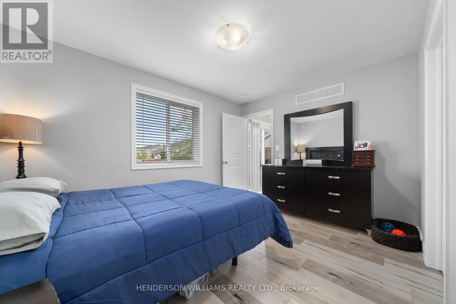 84 FARRINGTON CRESCENT