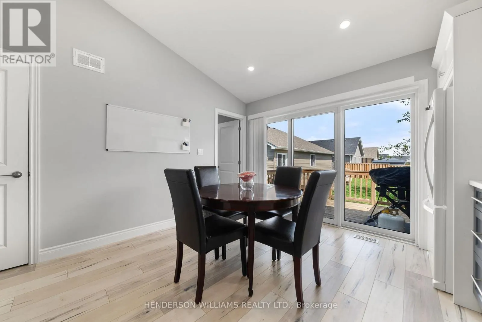 84 FARRINGTON CRESCENT