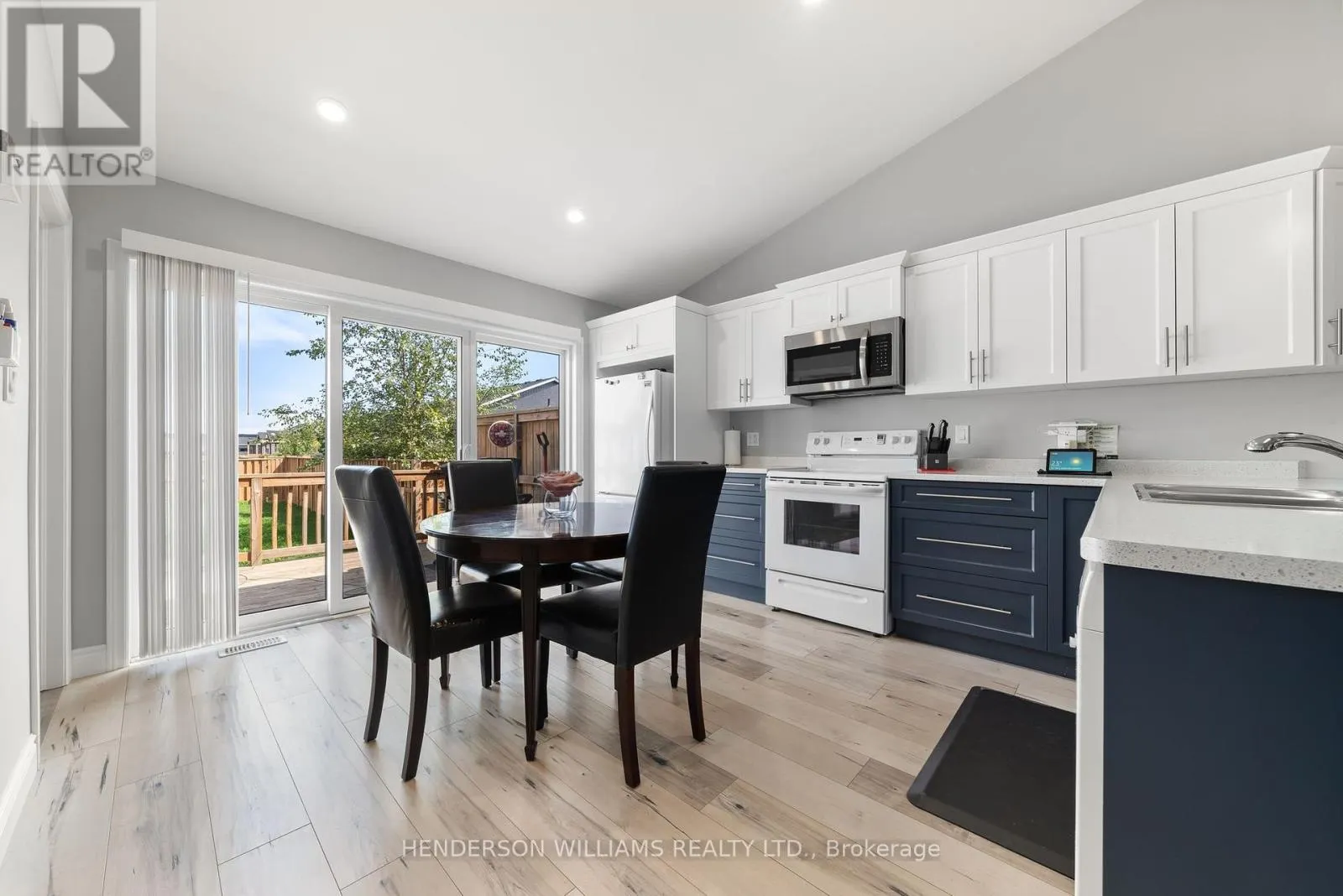 84 FARRINGTON CRESCENT