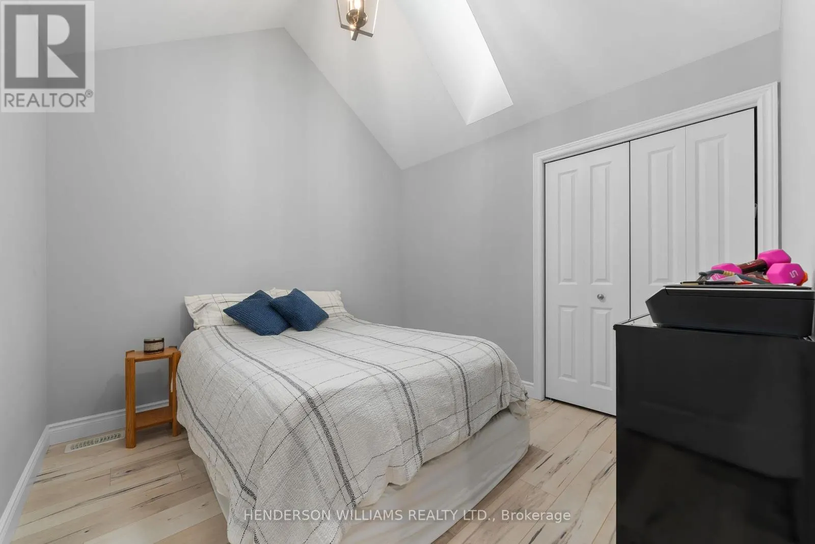 84 FARRINGTON CRESCENT