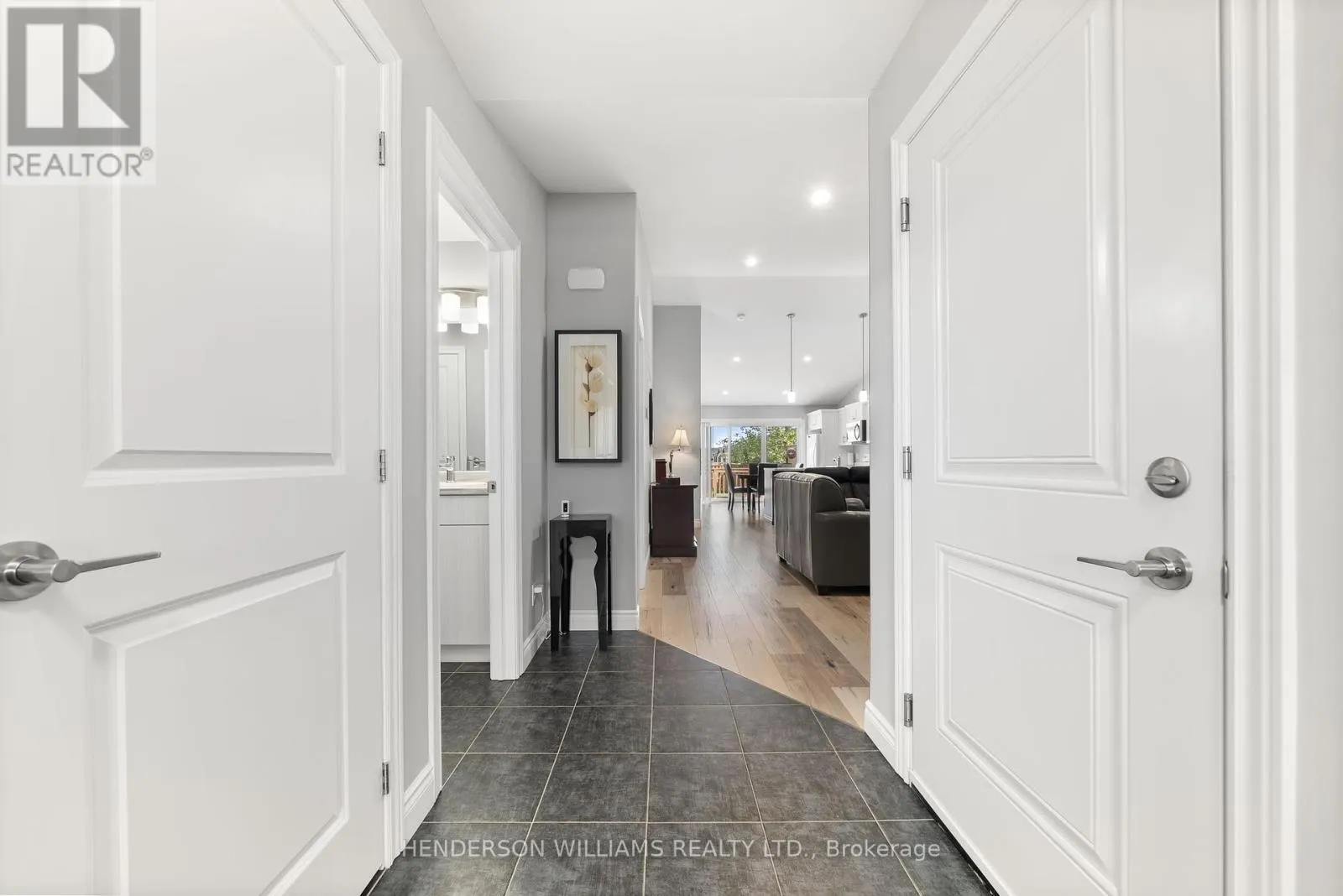 84 FARRINGTON CRESCENT