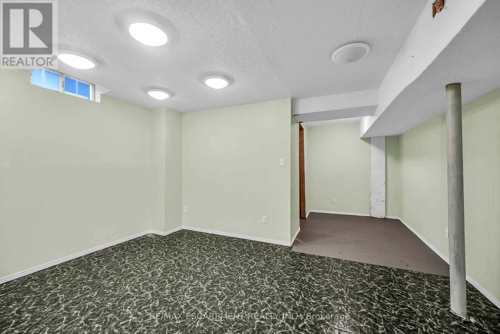 70 GOLFVIEW CRESCENT
