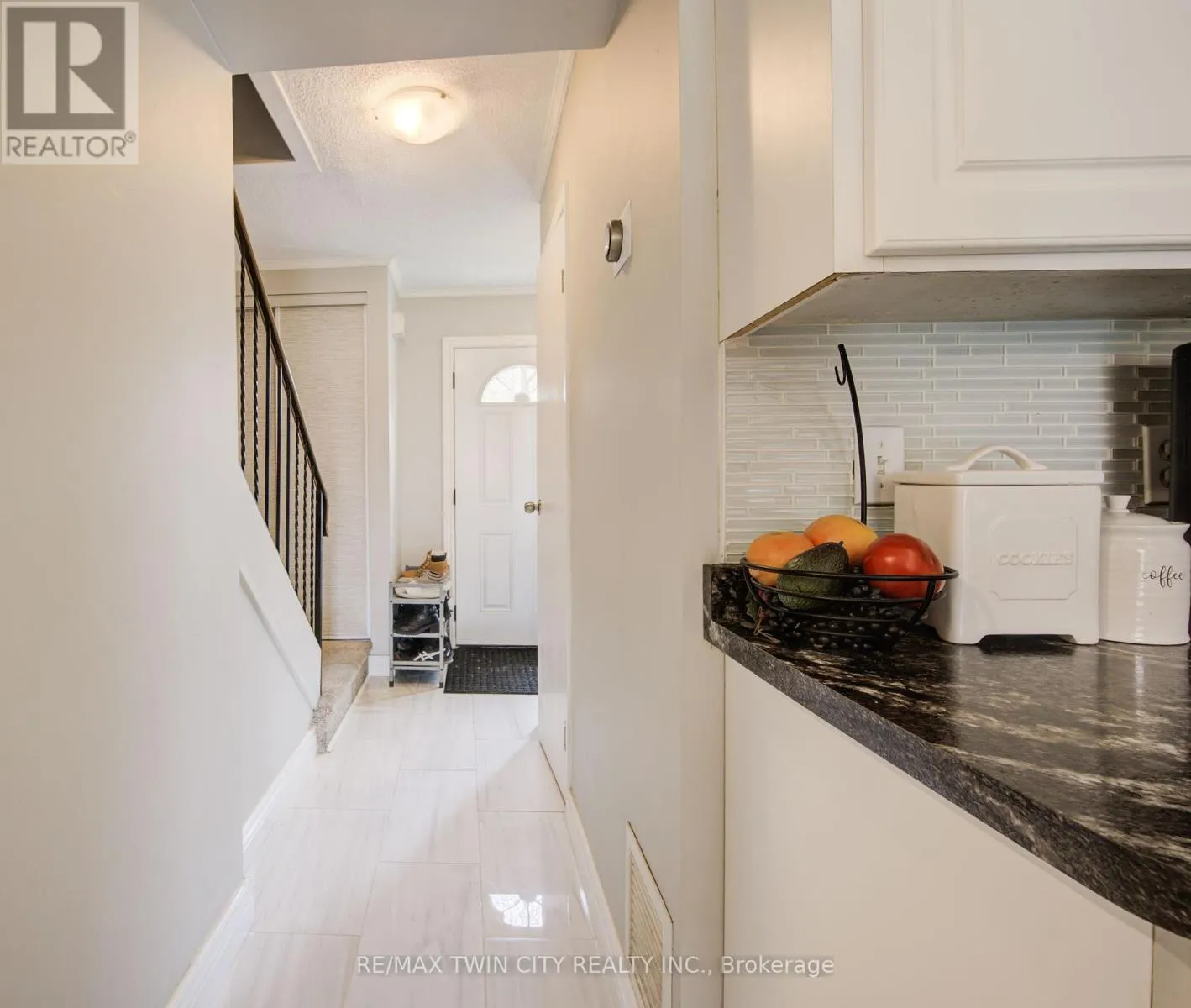 43 - 121 UNIVERSITY AVENUE E