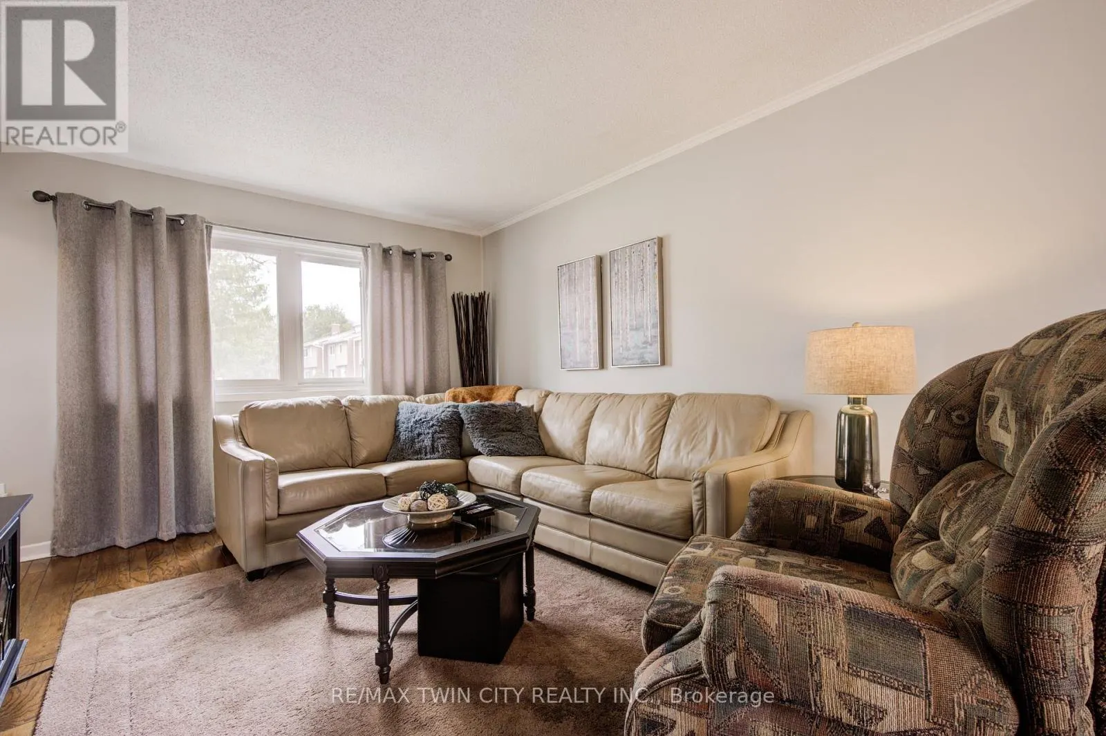 43 - 121 UNIVERSITY AVENUE E