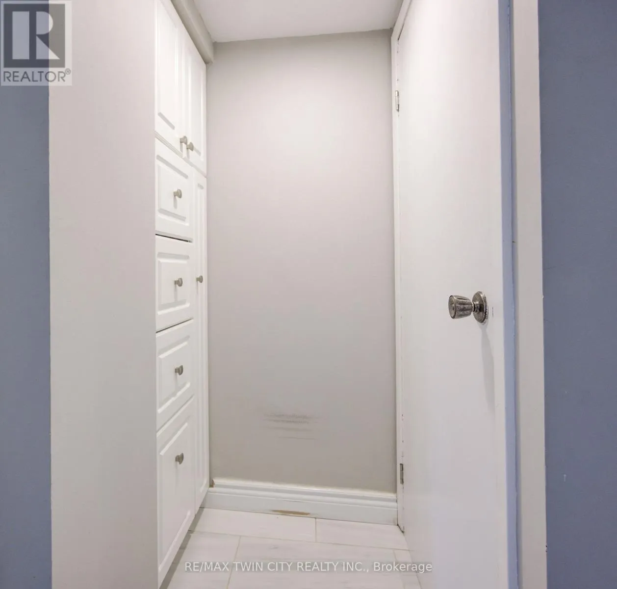 43 - 121 UNIVERSITY AVENUE E
