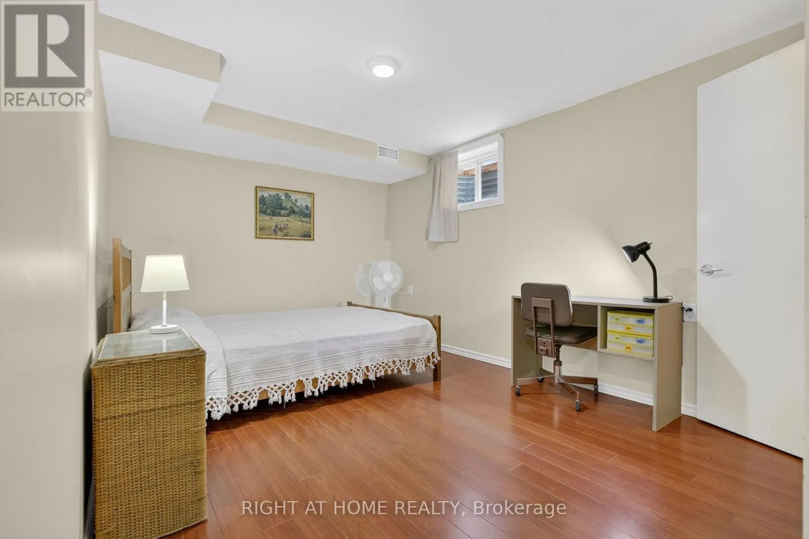 212 HOLBEACH CRESCENT