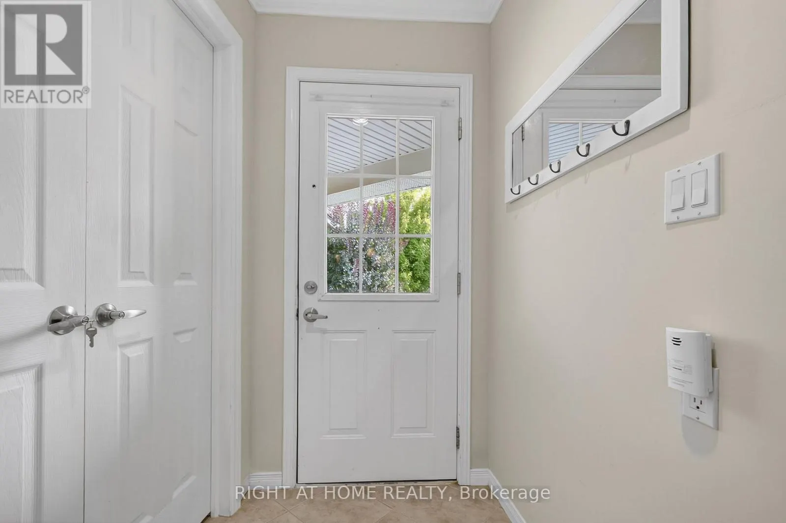212 HOLBEACH CRESCENT