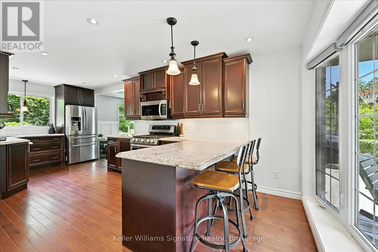 18 MOONGLOW PLACE