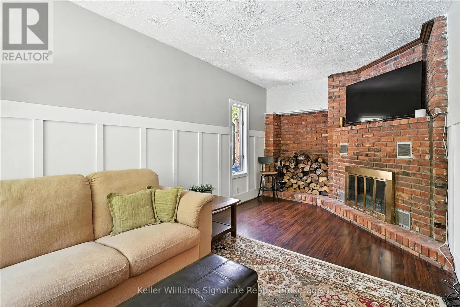 18 MOONGLOW PLACE