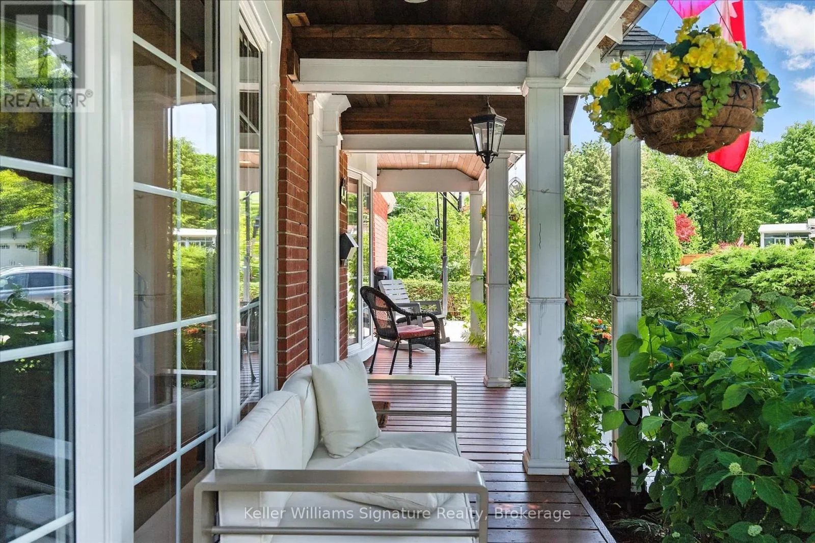 18 MOONGLOW PLACE