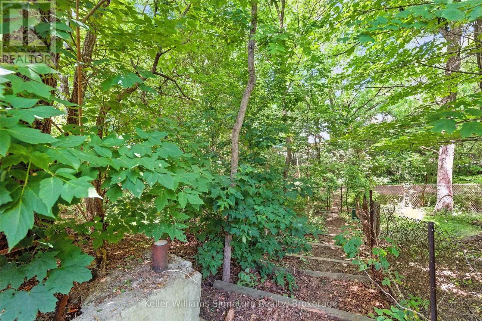 18 MOONGLOW PLACE