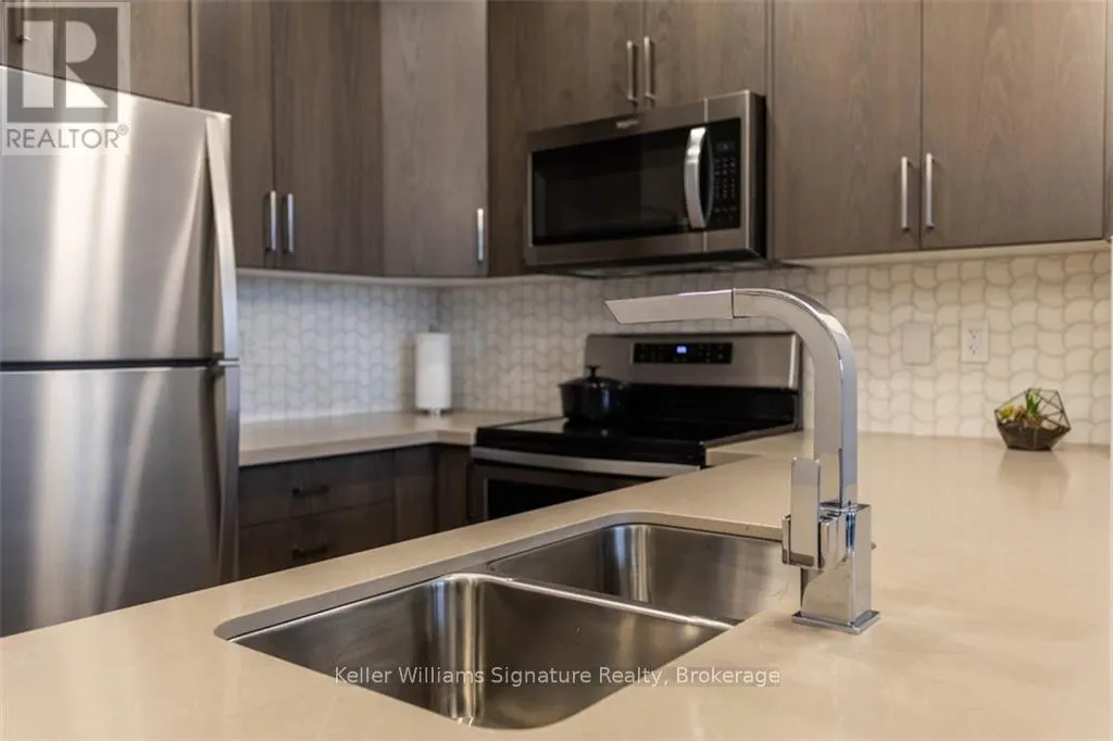 207 - 101 LOCKE STREET S, #207
