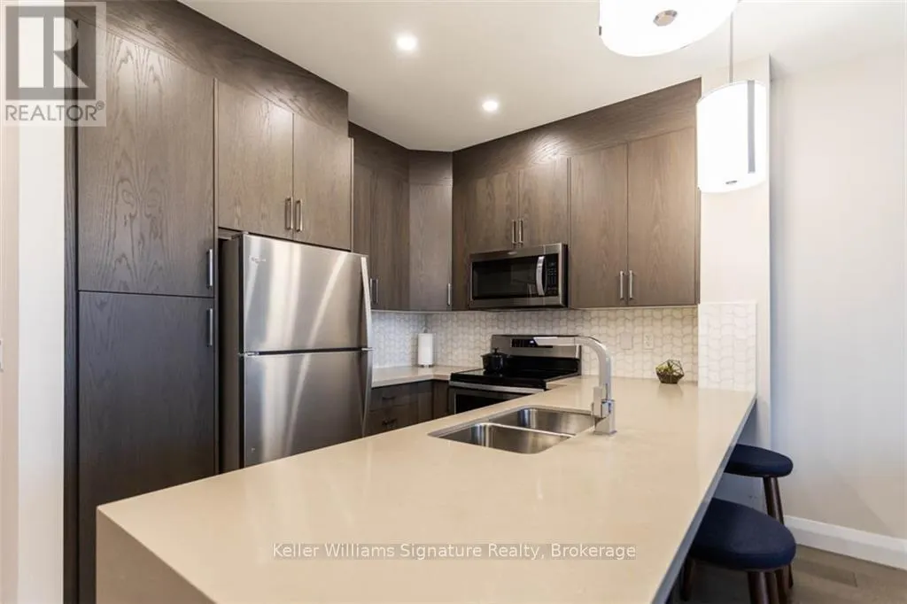 207 - 101 LOCKE STREET S, #207