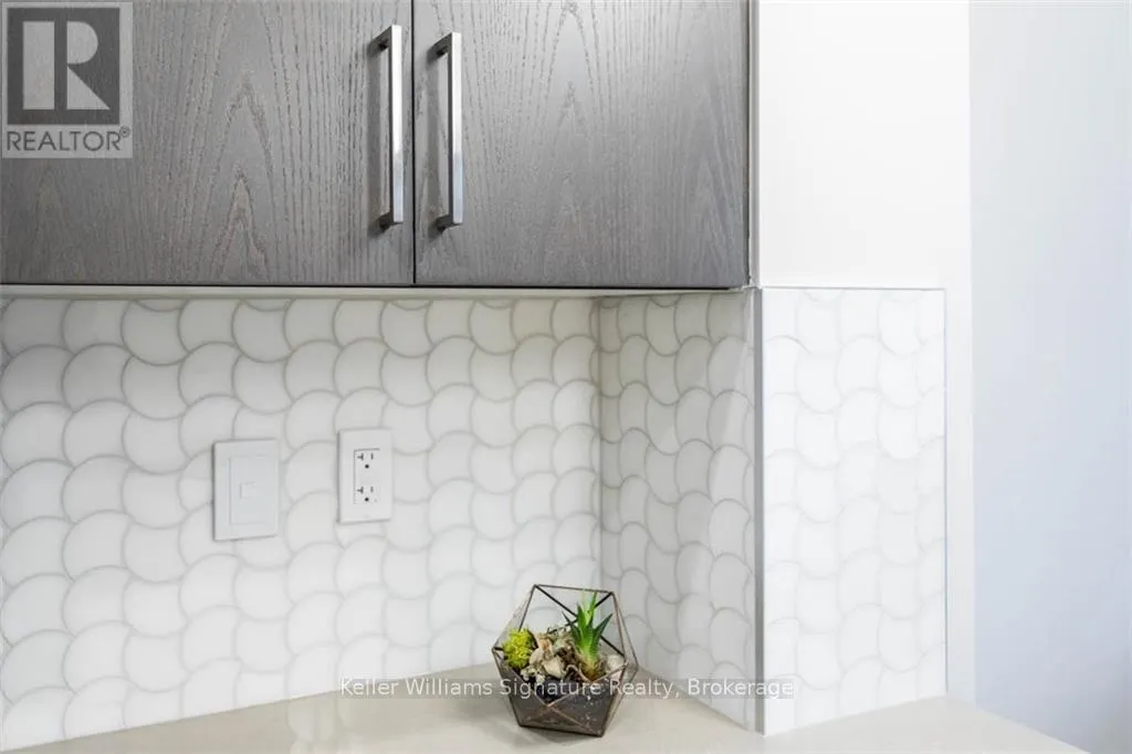 207 - 101 LOCKE STREET S, #207
