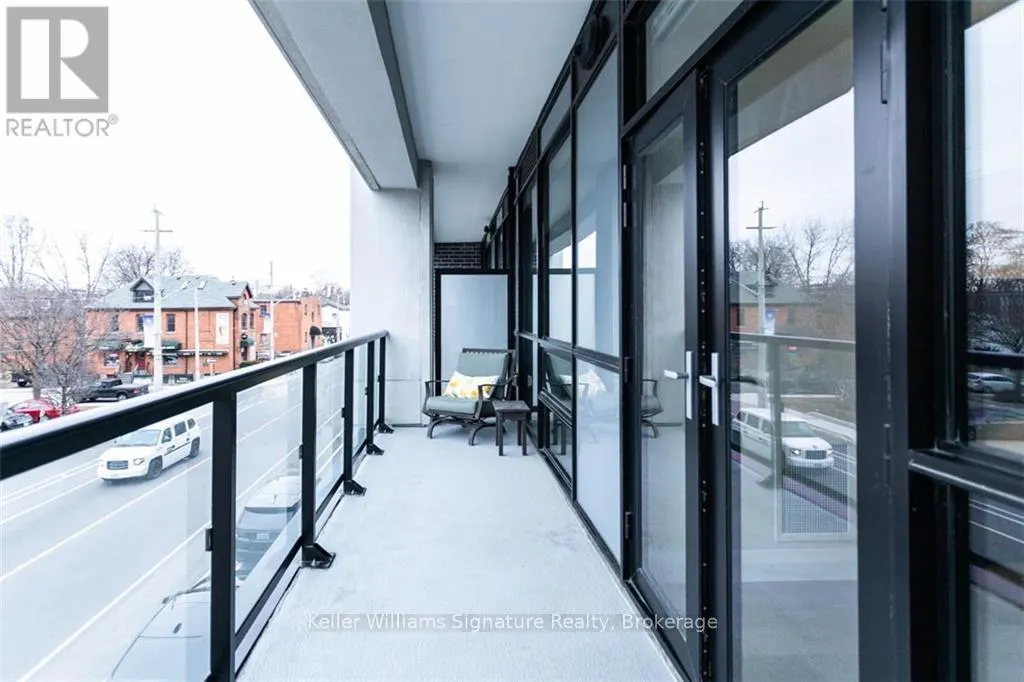 207 - 101 LOCKE STREET S, #207