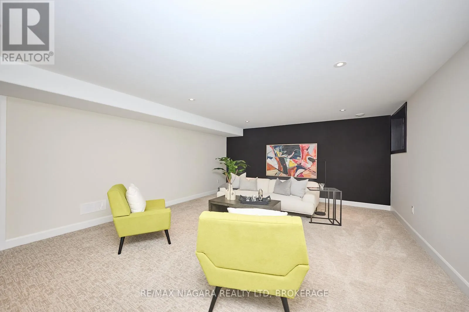 6 BUTTERNUT CRESCENT