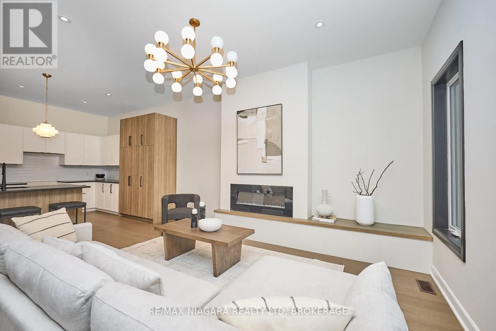 6 BUTTERNUT CRESCENT