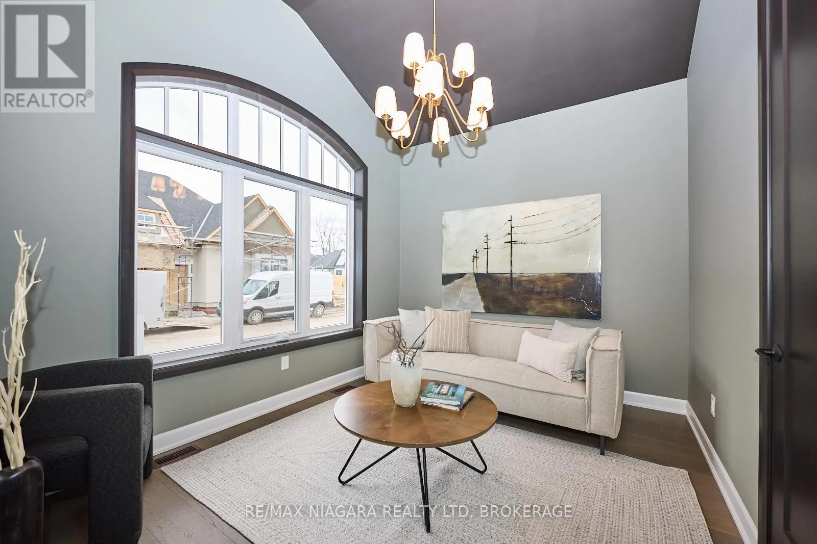 6 BUTTERNUT CRESCENT