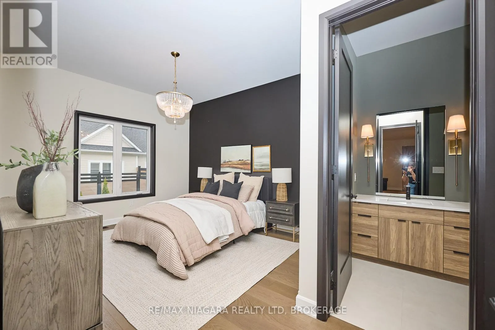 6 BUTTERNUT CRESCENT