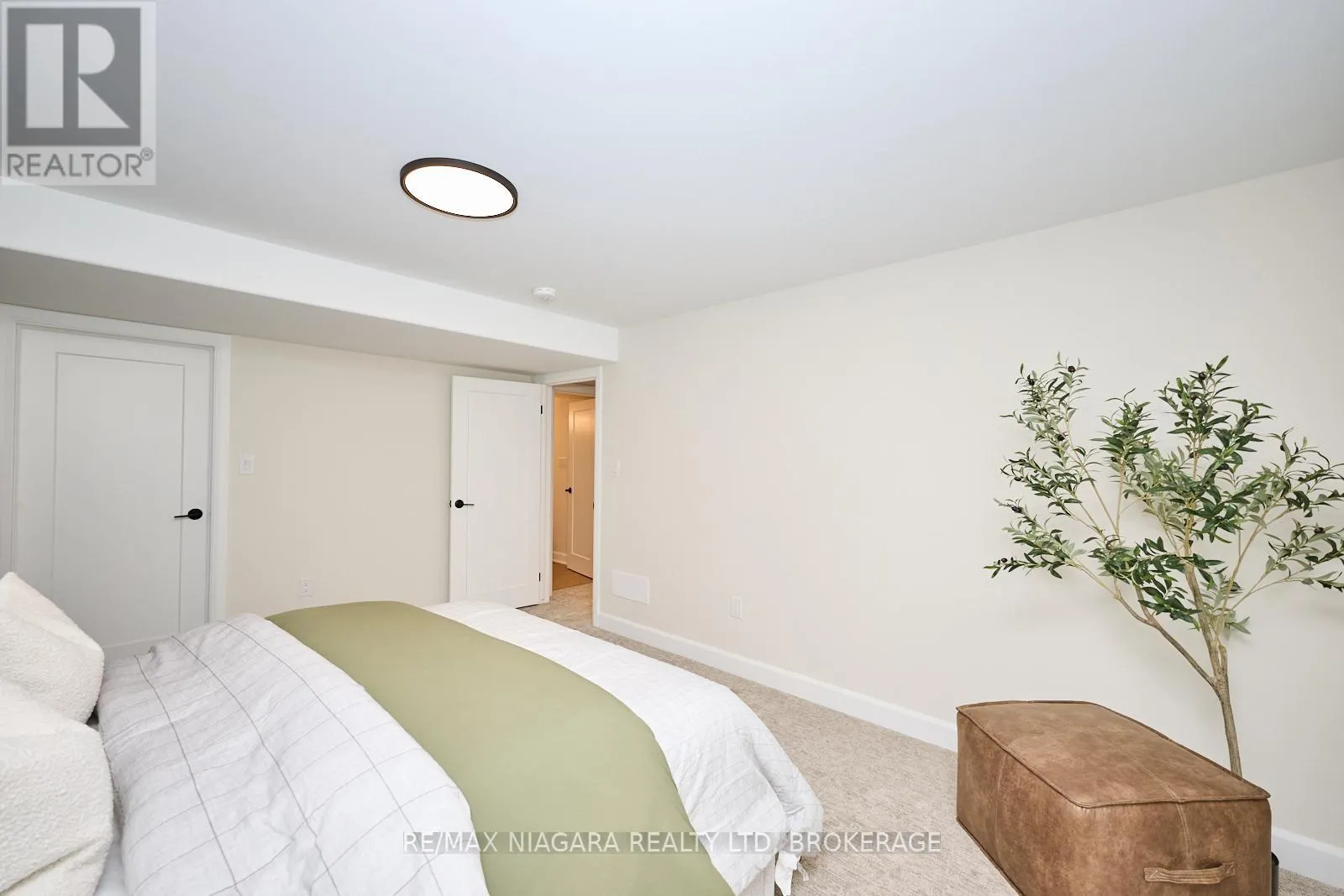 6 BUTTERNUT CRESCENT