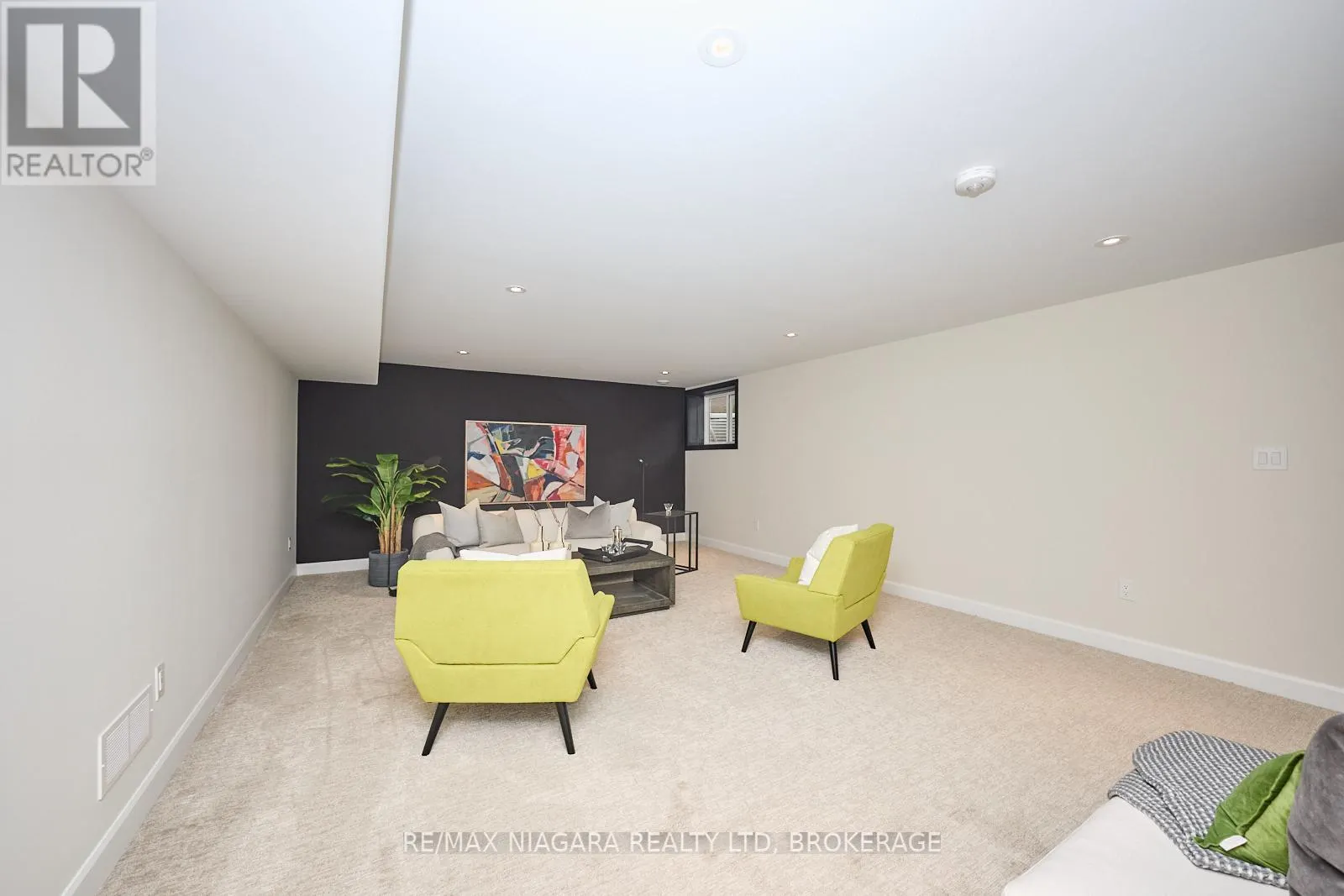 6 BUTTERNUT CRESCENT