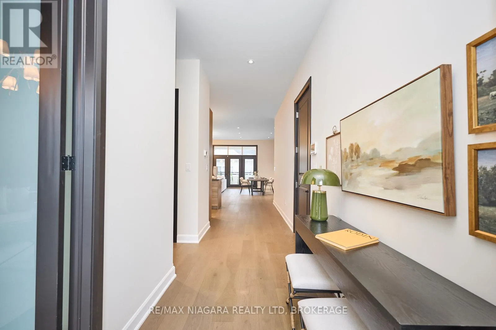 6 BUTTERNUT CRESCENT
