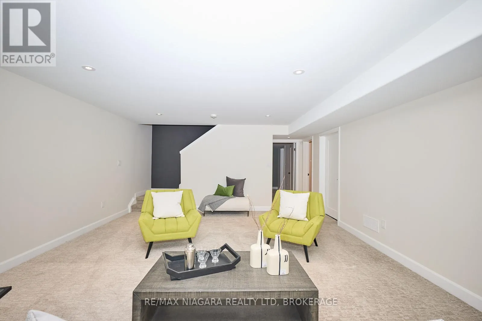 6 BUTTERNUT CRESCENT