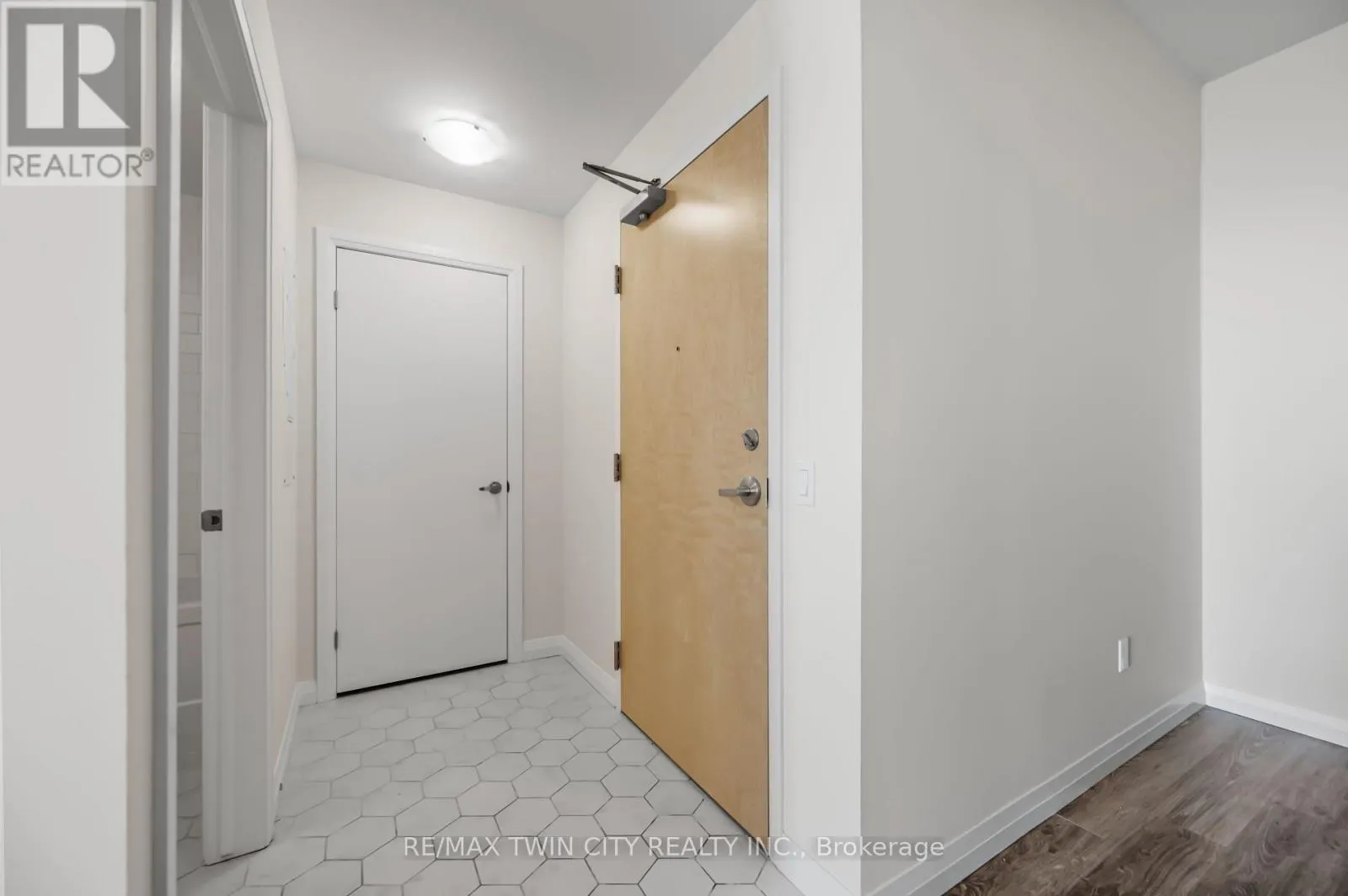 2407 - 60 CHARLES STREET W