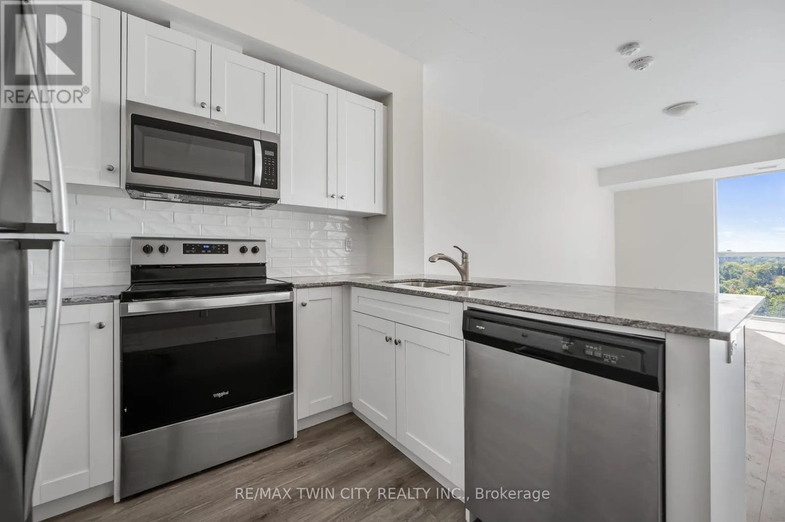 2407 - 60 CHARLES STREET W