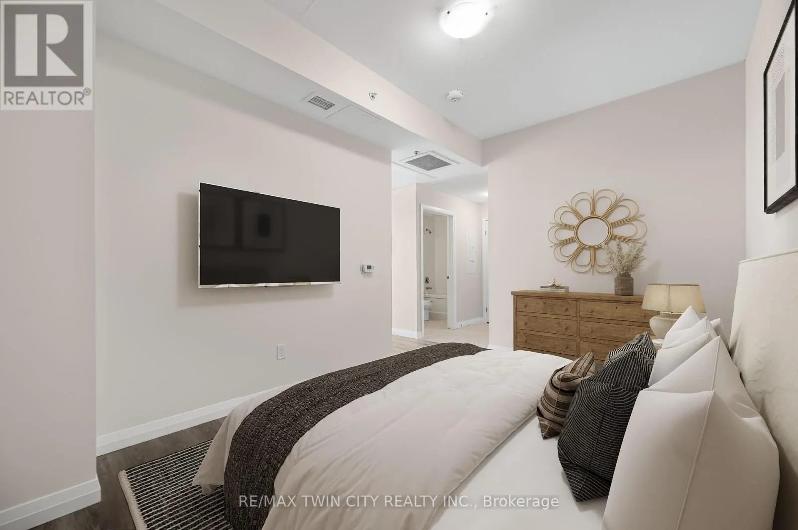 2407 - 60 CHARLES STREET W