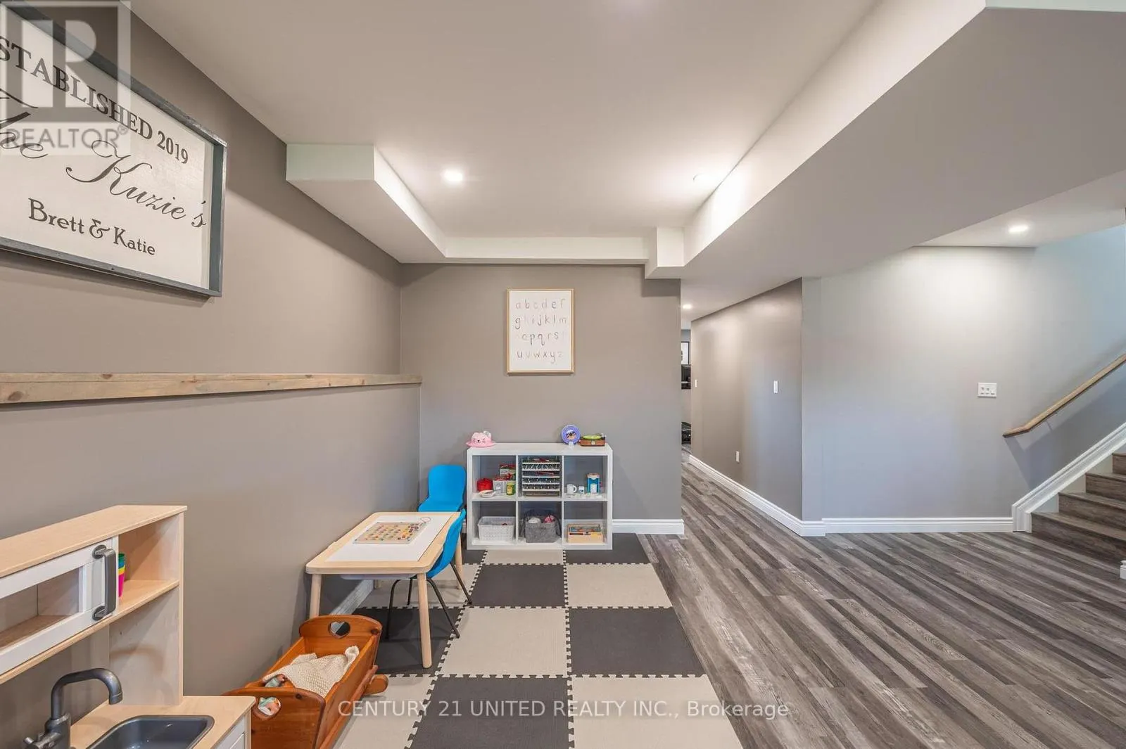 102 KING STREET W