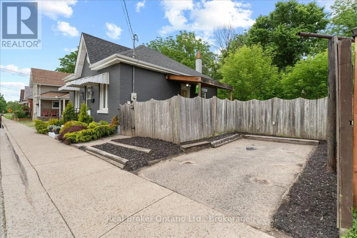 24 ROSE AVENUE