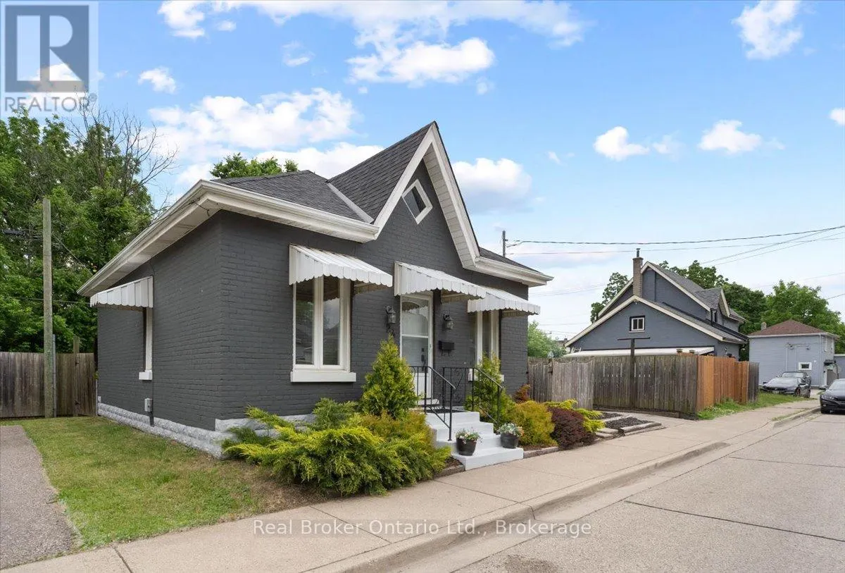 24 ROSE AVENUE