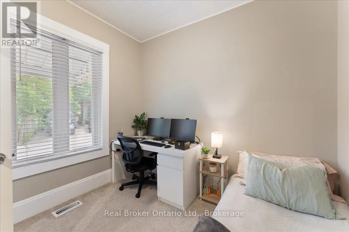 24 ROSE AVENUE