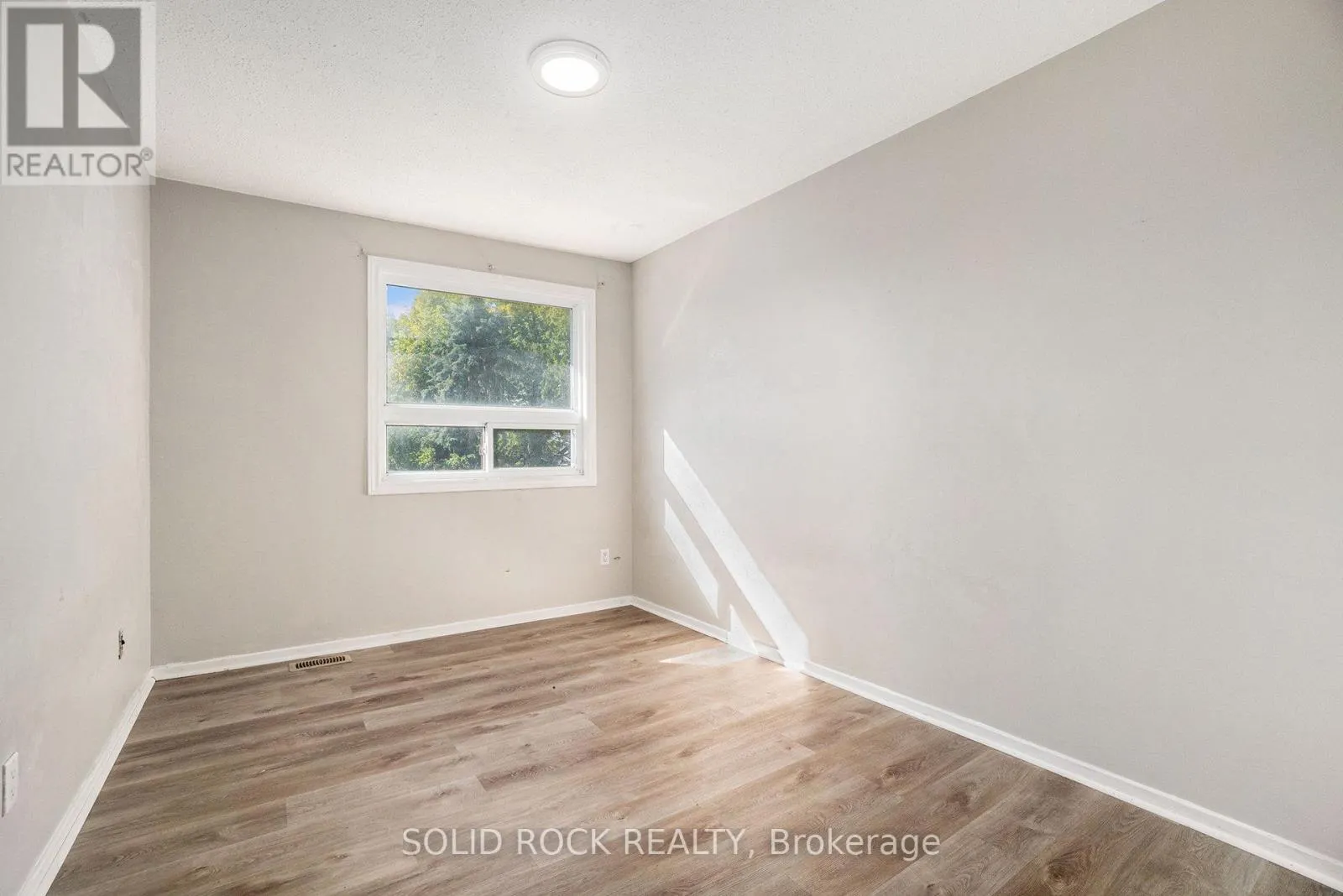 1432 LEIGH CRESCENT