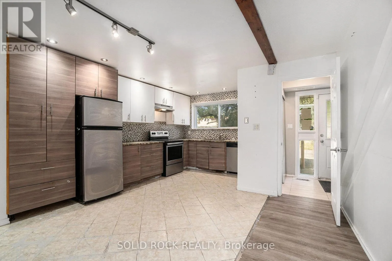 1432 LEIGH CRESCENT