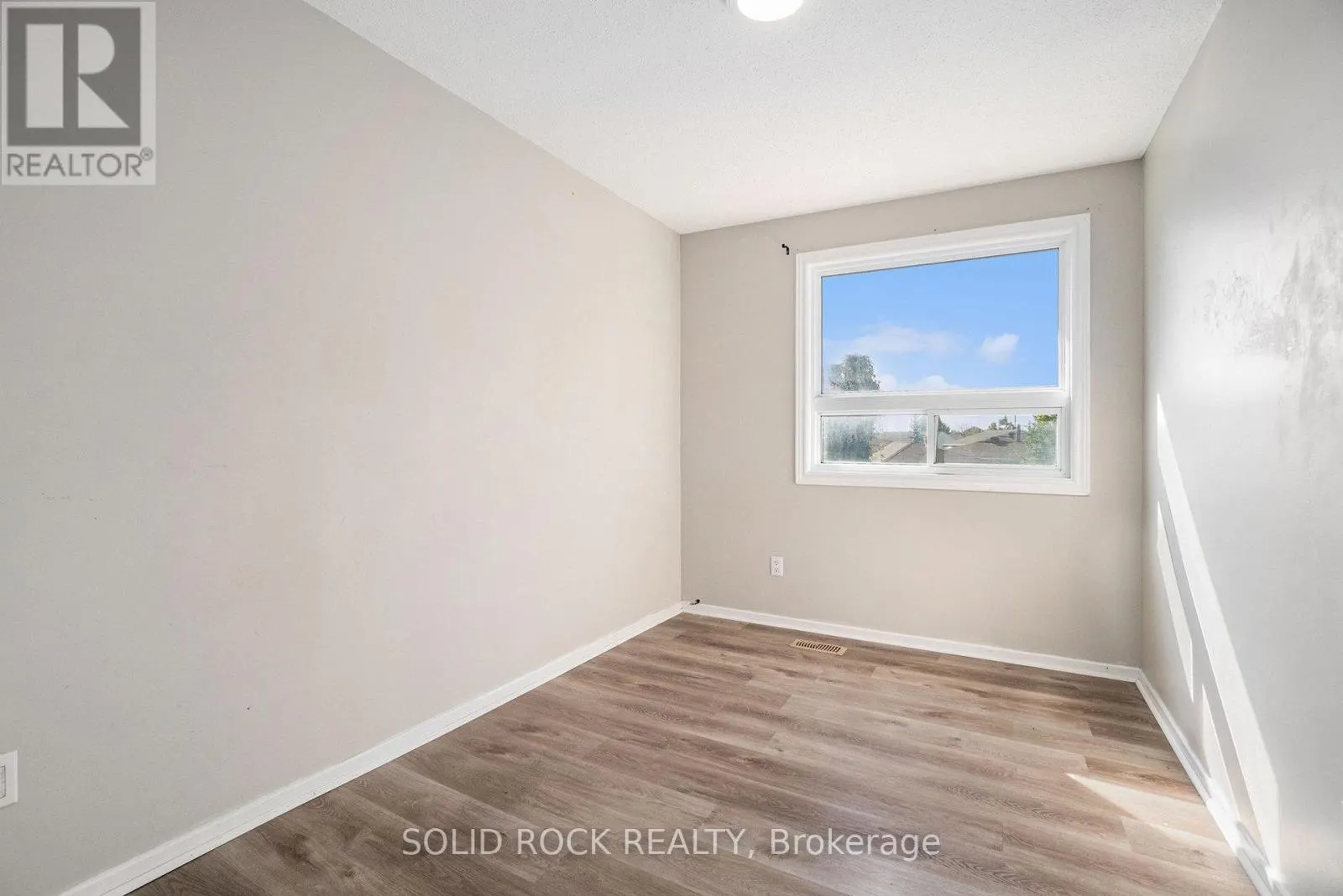 1432 LEIGH CRESCENT