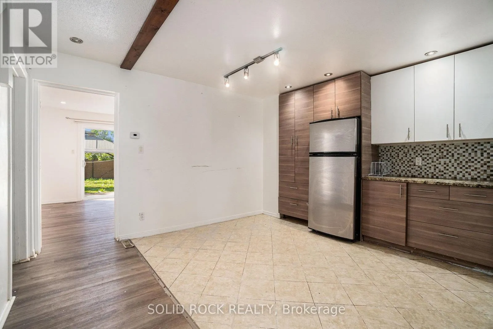 1432 LEIGH CRESCENT