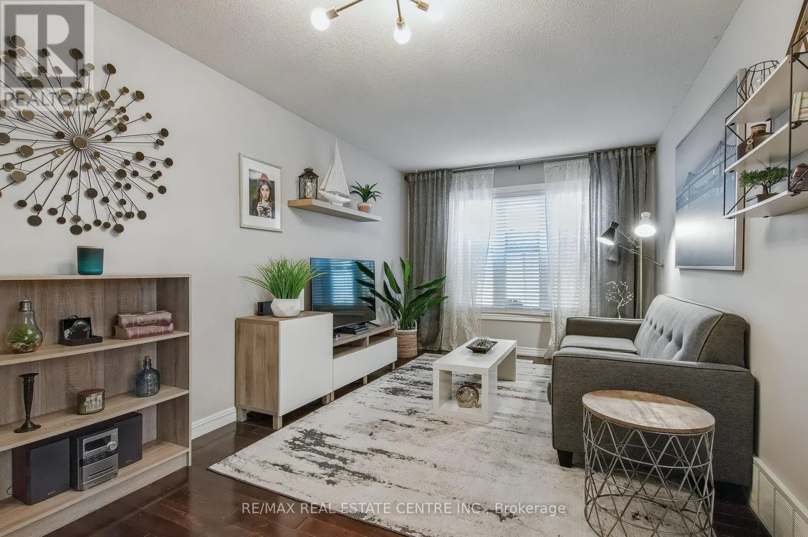 194 HOLLYRIDGE CRESCENT
