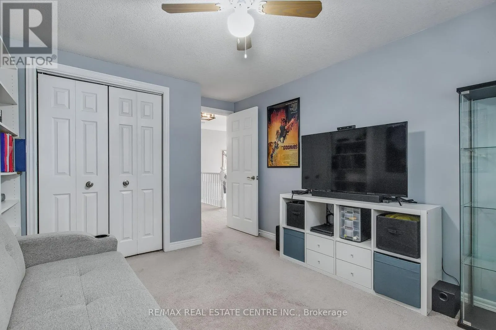 194 HOLLYRIDGE CRESCENT
