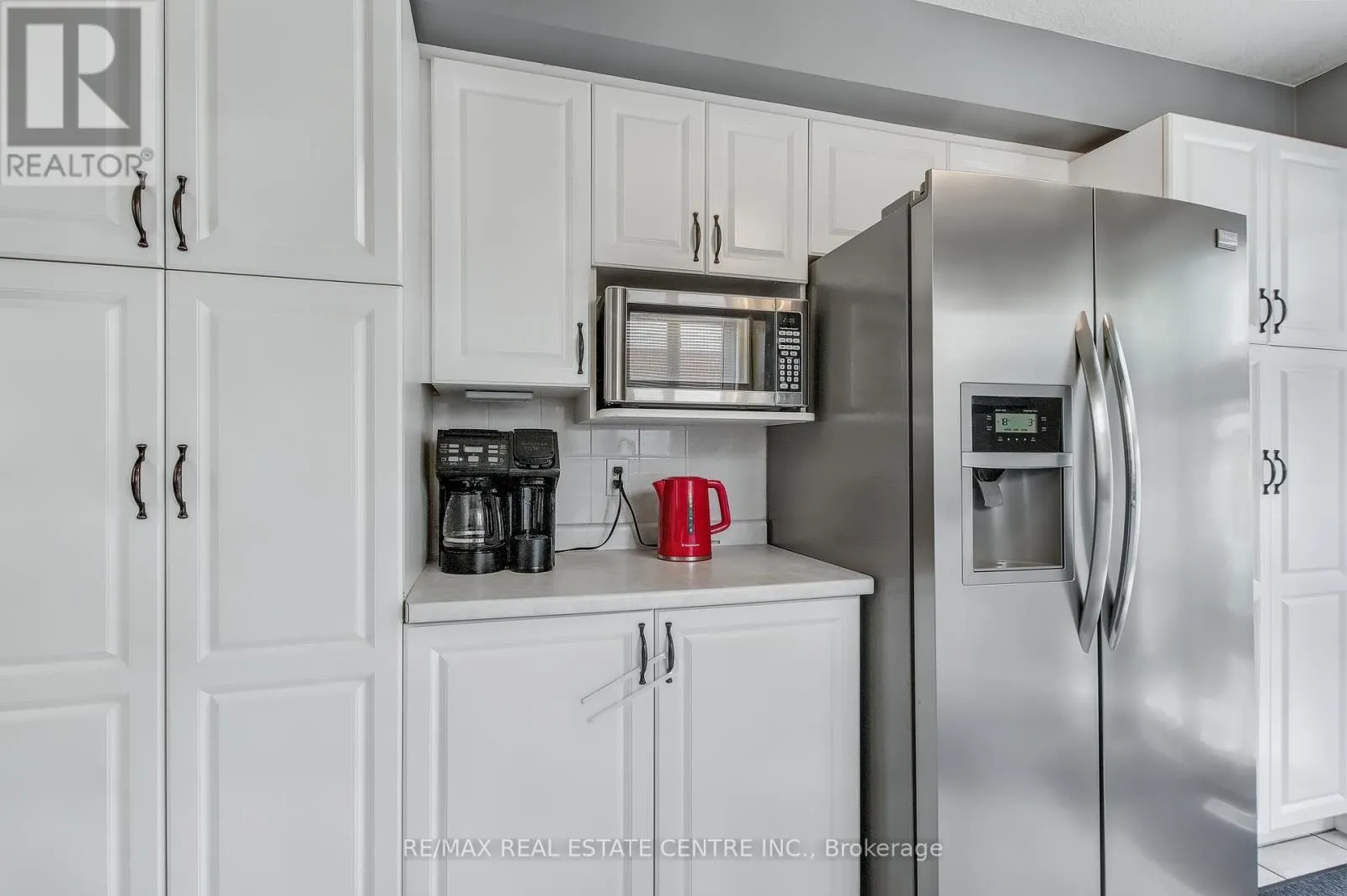 194 HOLLYRIDGE CRESCENT