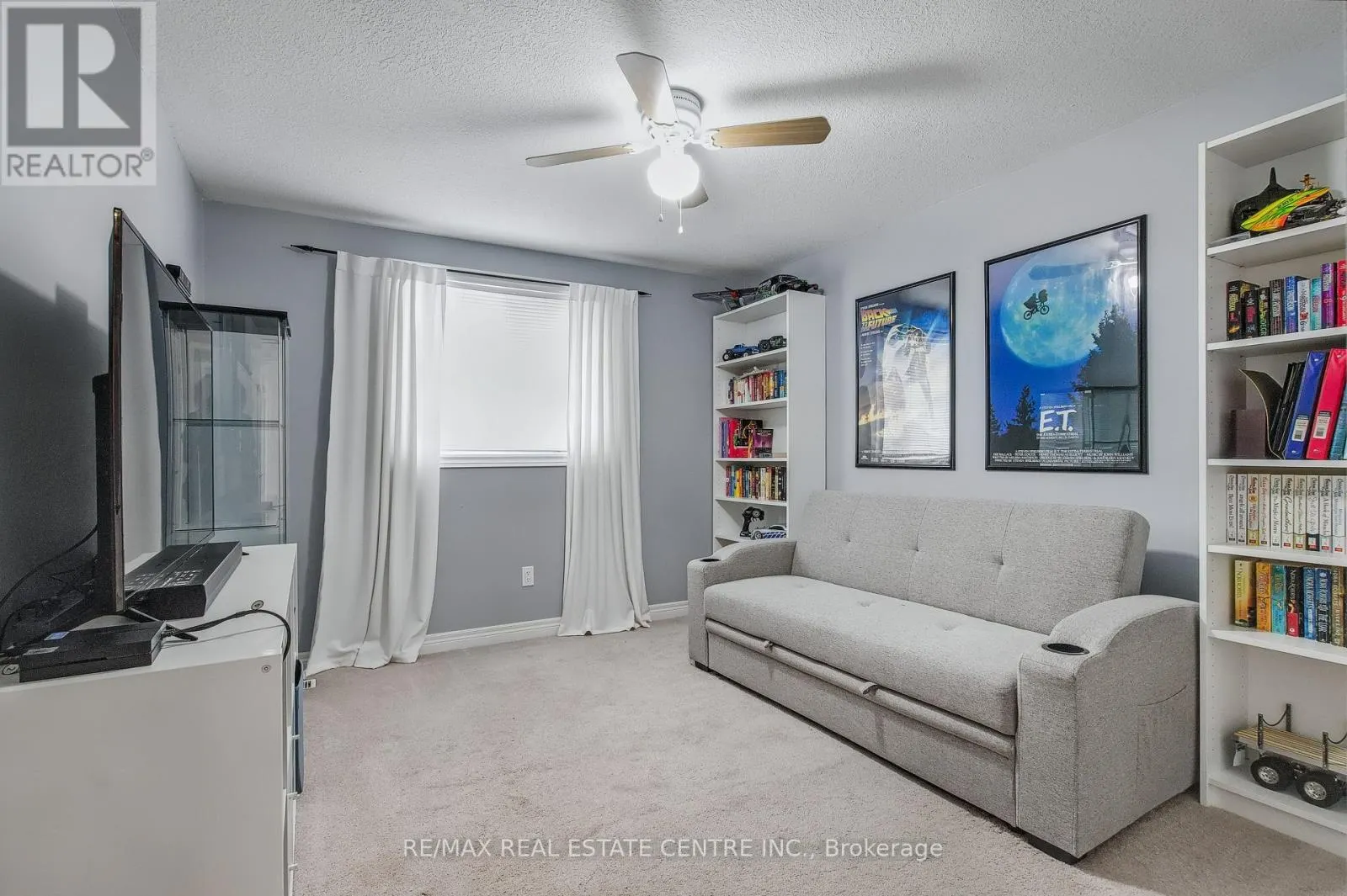 194 HOLLYRIDGE CRESCENT