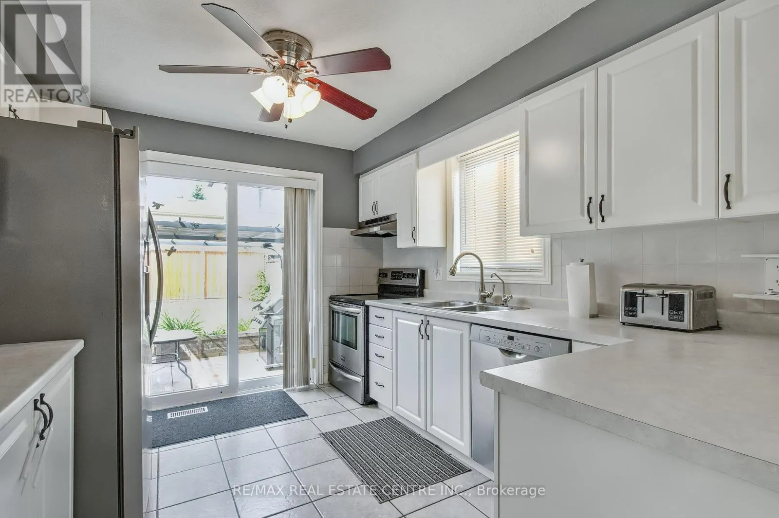 194 HOLLYRIDGE CRESCENT
