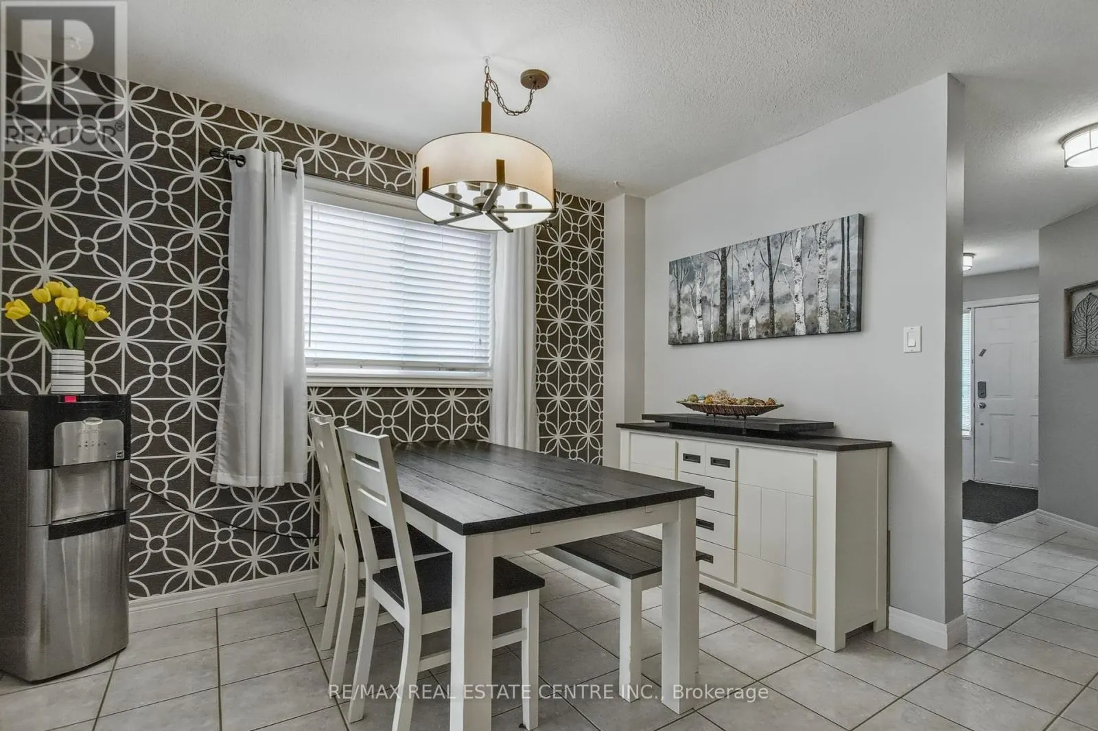 194 HOLLYRIDGE CRESCENT
