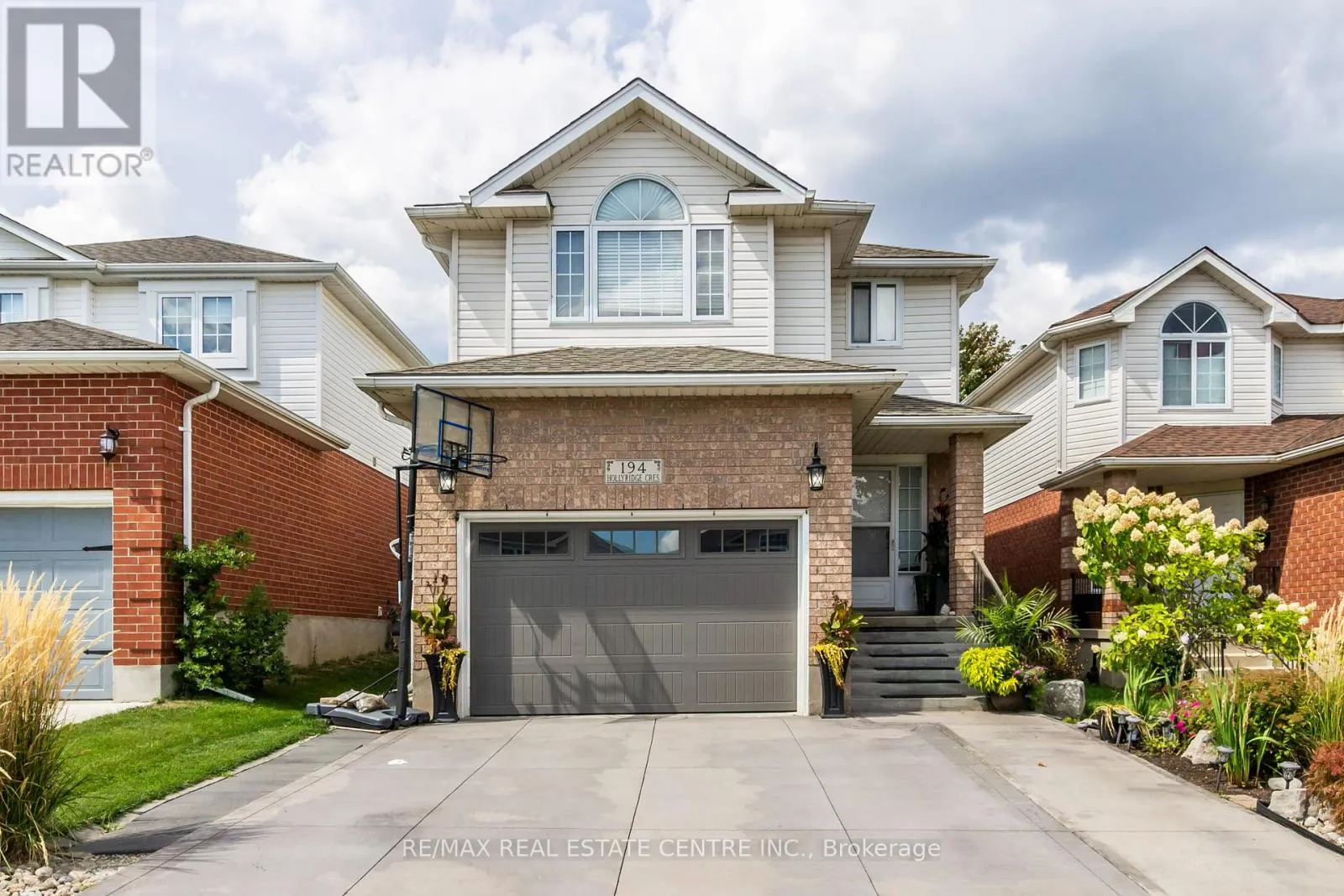 194 HOLLYRIDGE CRESCENT