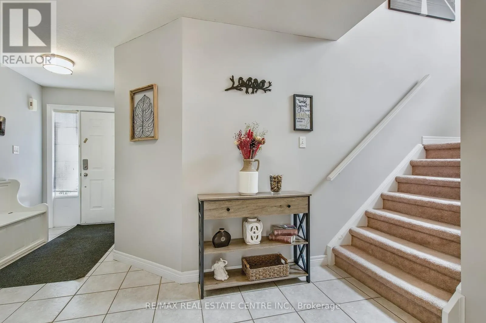 194 HOLLYRIDGE CRESCENT