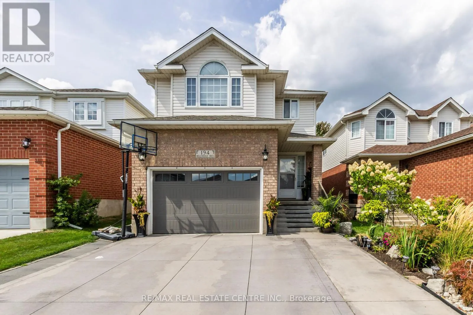 194 HOLLYRIDGE CRESCENT