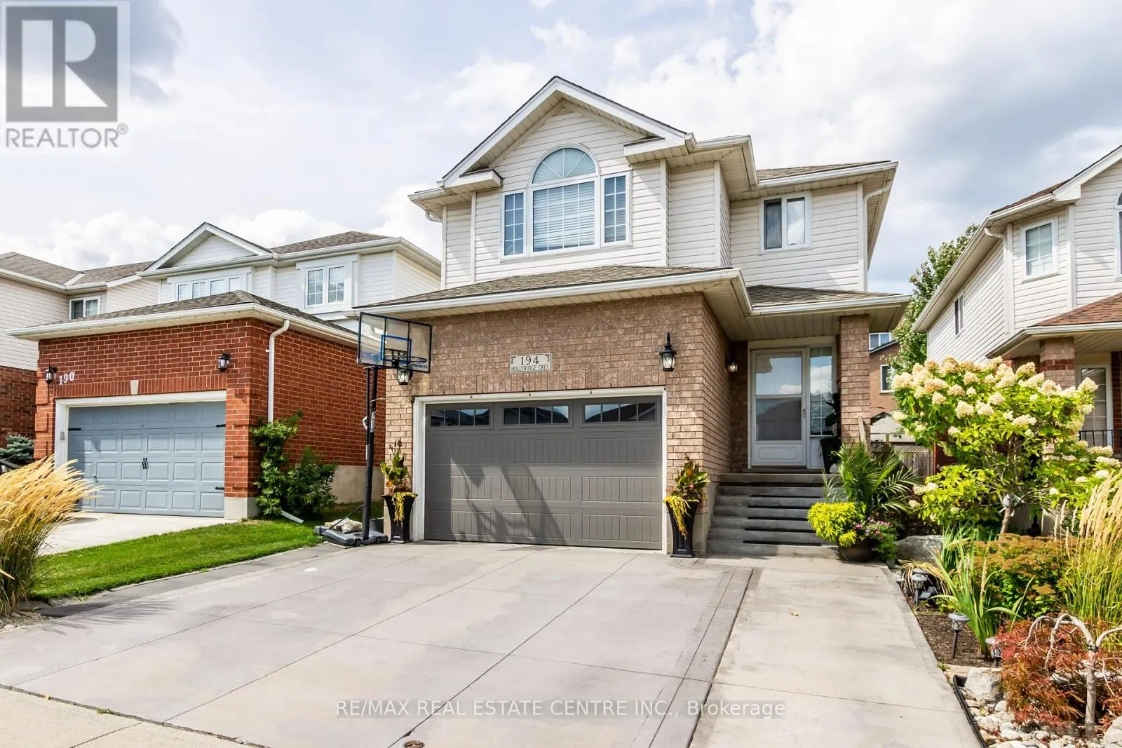 194 HOLLYRIDGE CRESCENT