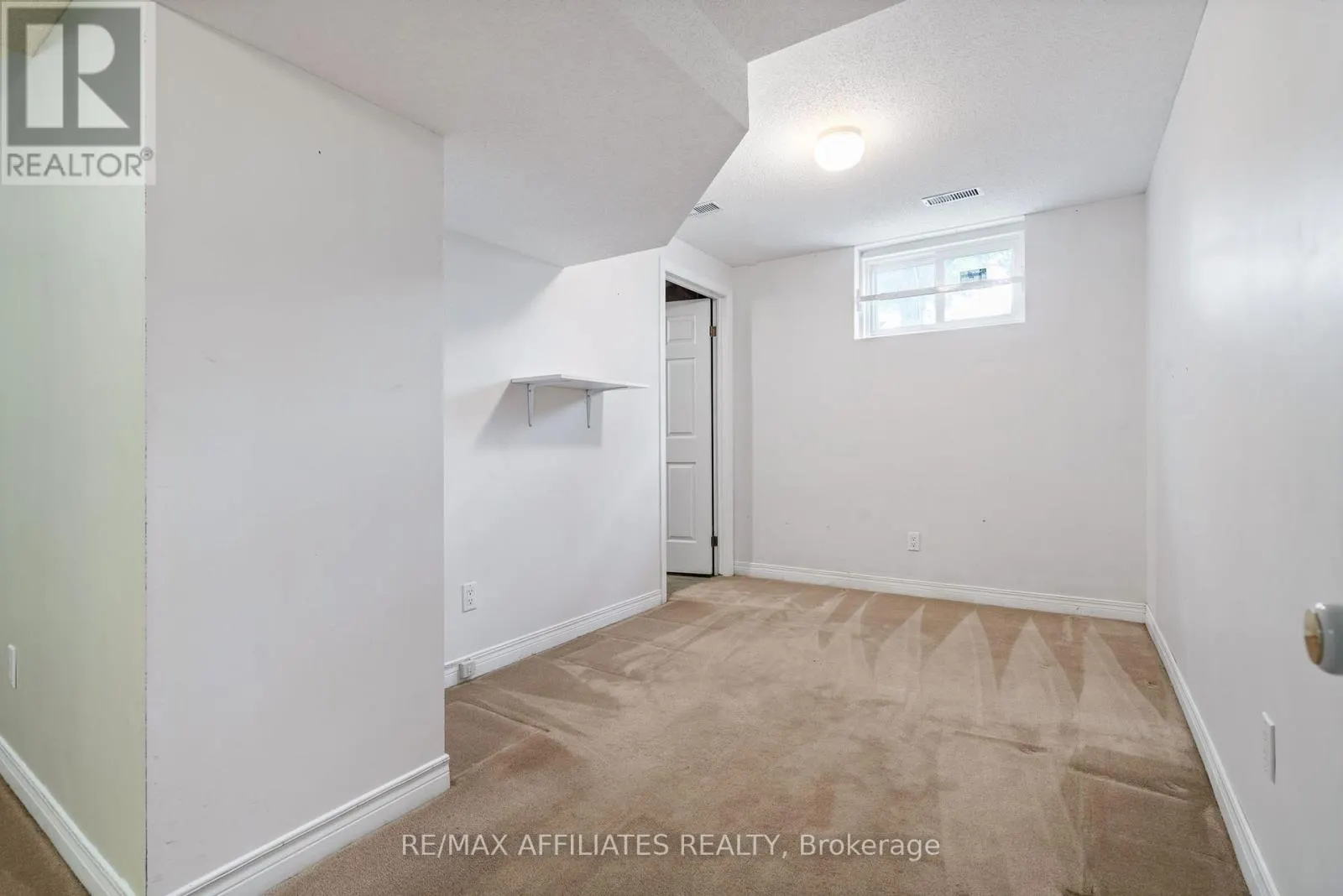 35 LOCHELAND CRESCENT
