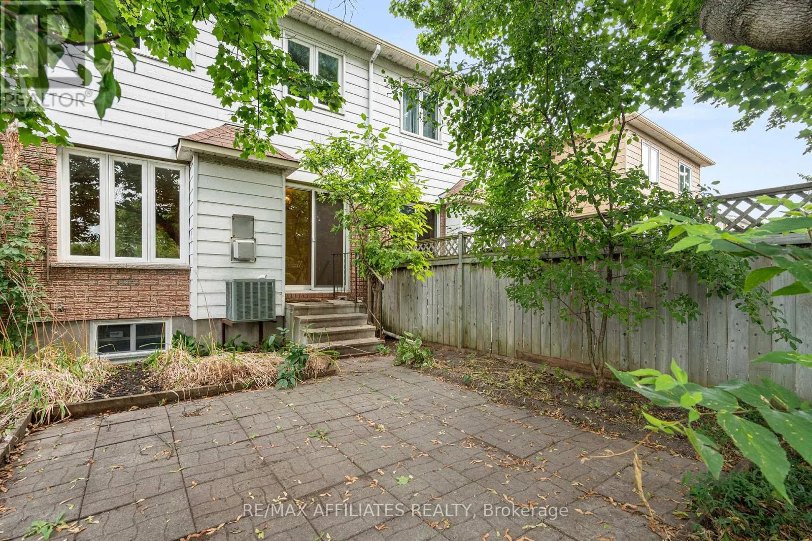 35 LOCHELAND CRESCENT